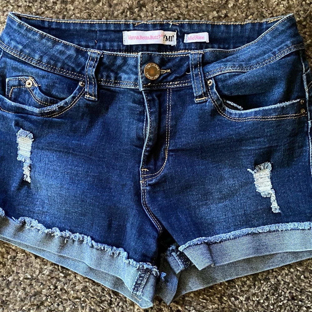YMI, Wanna Betta Butt Mid Rise Denim Shorts, Size 5
